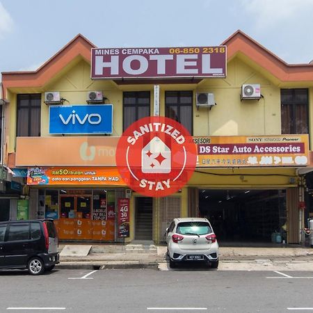 Oyo 44072 Mines Cempaka Hotel Nilai Exteriér fotografie