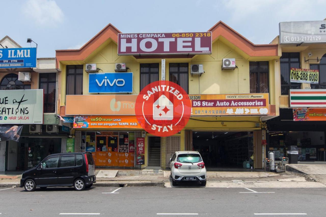 Oyo 44072 Mines Cempaka Hotel Nilai Exteriér fotografie